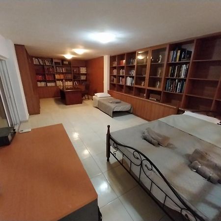 Bibliotheque Vintage Studio & Easy Garden Heraklion Exterior foto