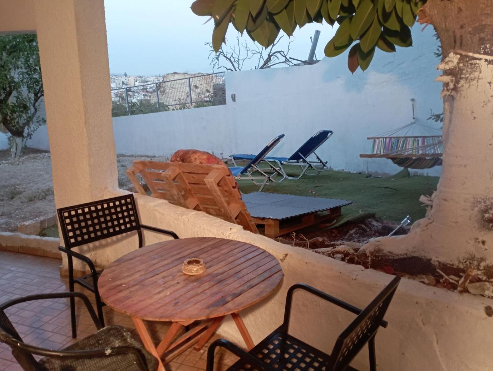 Bibliotheque Vintage Studio & Easy Garden Heraklion Exterior foto