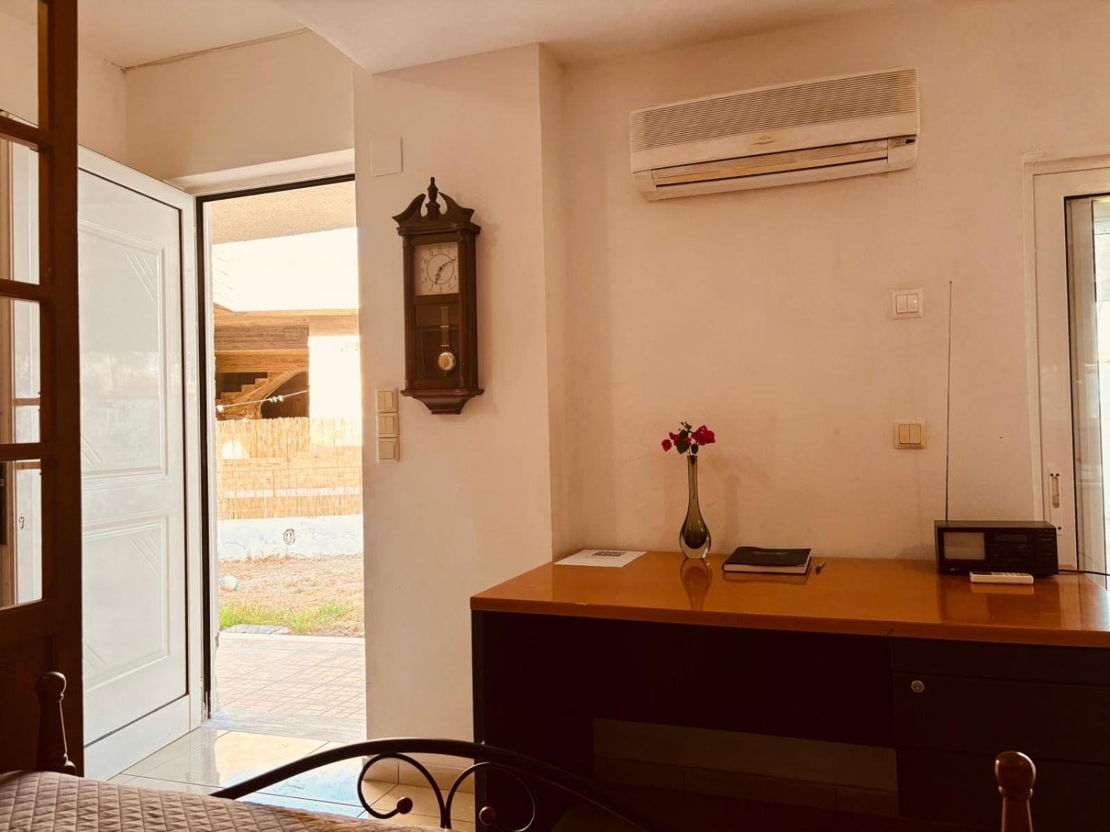 Bibliotheque Vintage Studio & Easy Garden Heraklion Exterior foto